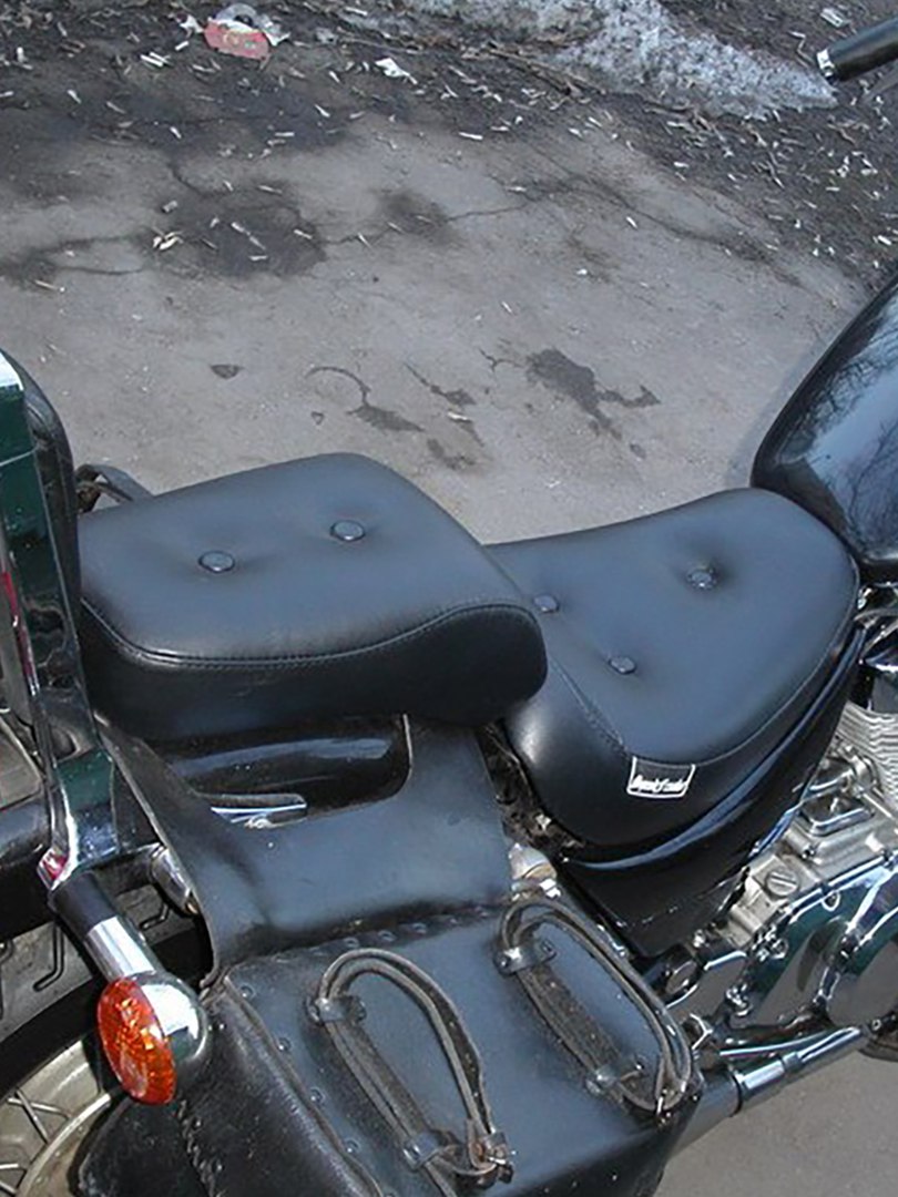 Комплект кожаных сидений для мотоцикла (мотоседел) с пуговицами